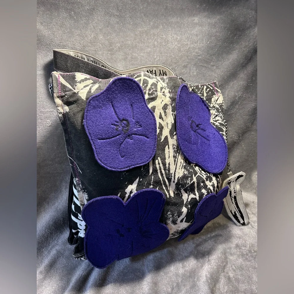 Andy Warhol x NY Visual Arts Floral Felt Tote w/ Banana Wallet - Picture 3 of 12